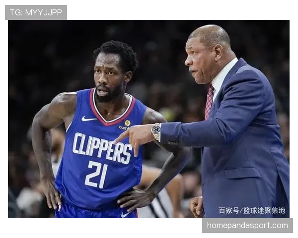篮球规则:判定非法用手防守的实战场景与尺度解析 篮球规则:判定非法用手防守的实战场景与尺度解析